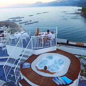 Bue Marino & Roof Lounge Hotel
